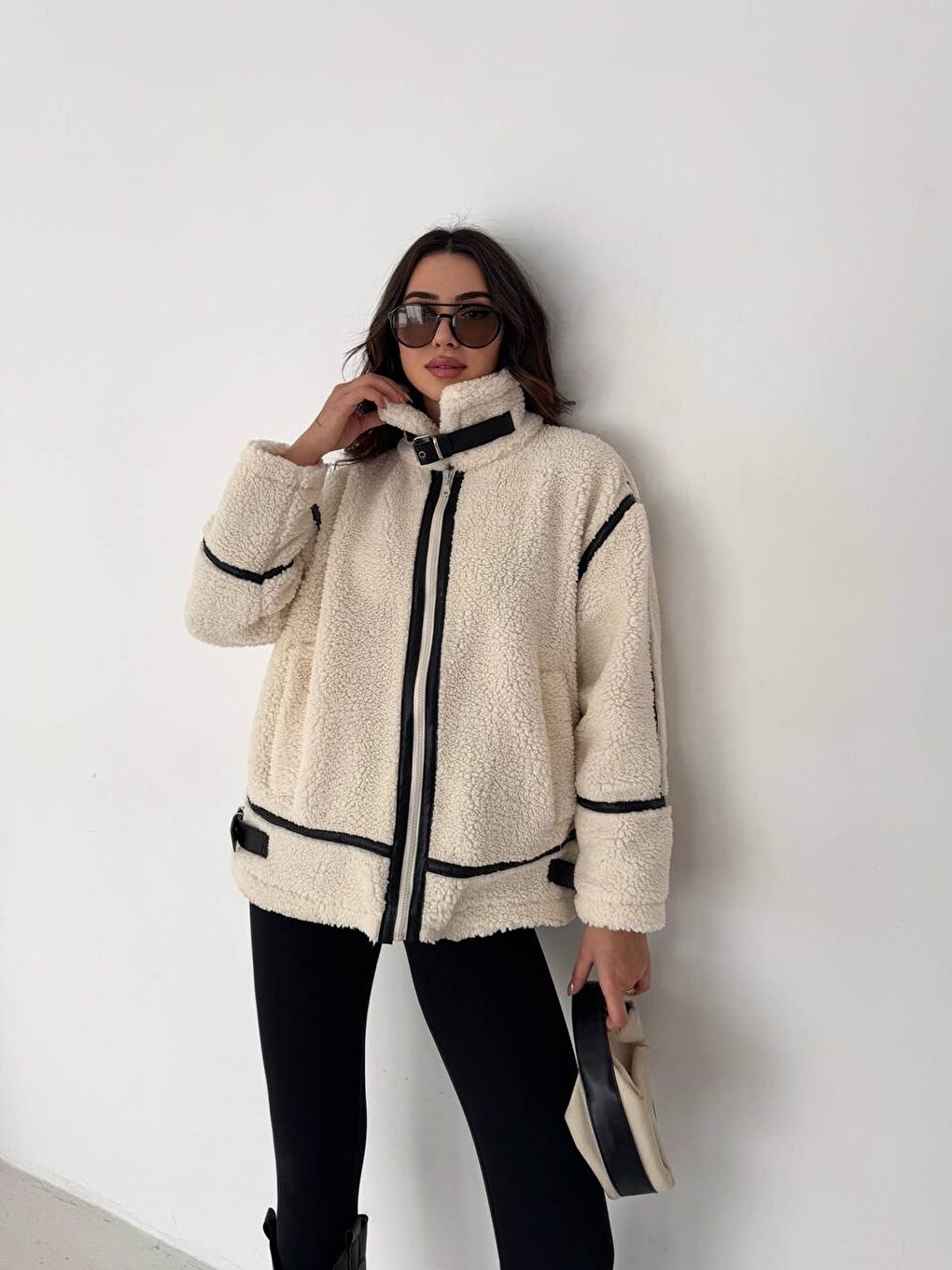 Ekru Deri Biyeli Fermuarlı Pelüş Mont