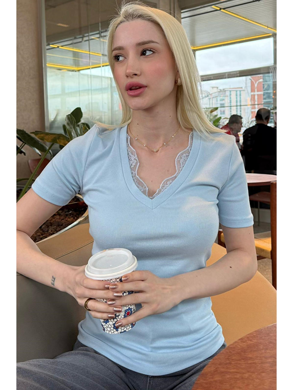 Mavi V Yaka Dantelli Kadın Tişört Mg2712-3