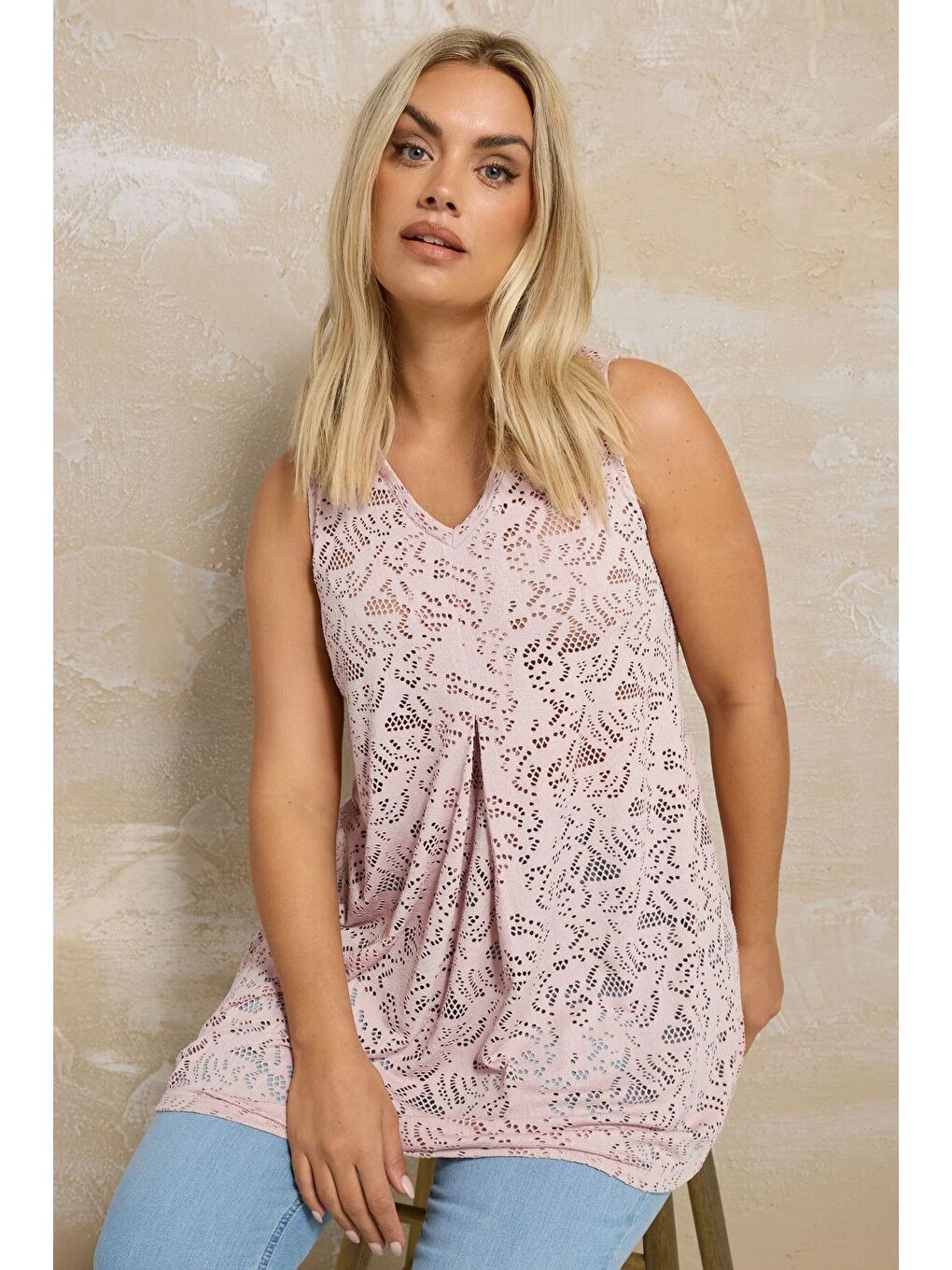 Pembe Büyük Beden V Yaka Sıfır Kol Astarsız Dantel Bluz 304103