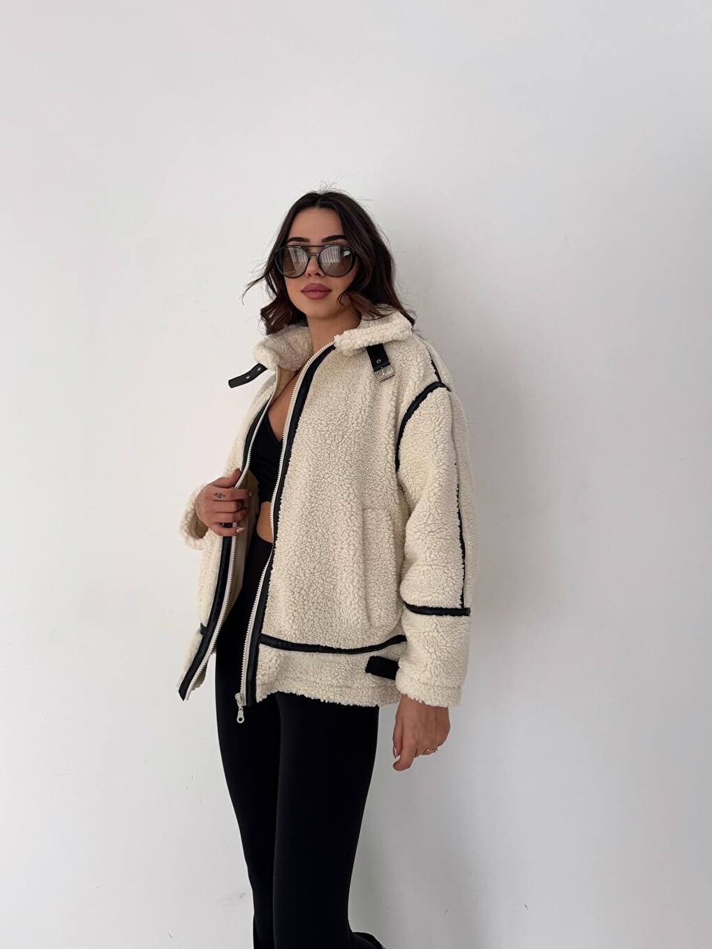 Ekru Deri Biyeli Fermuarlı Pelüş Mont-1