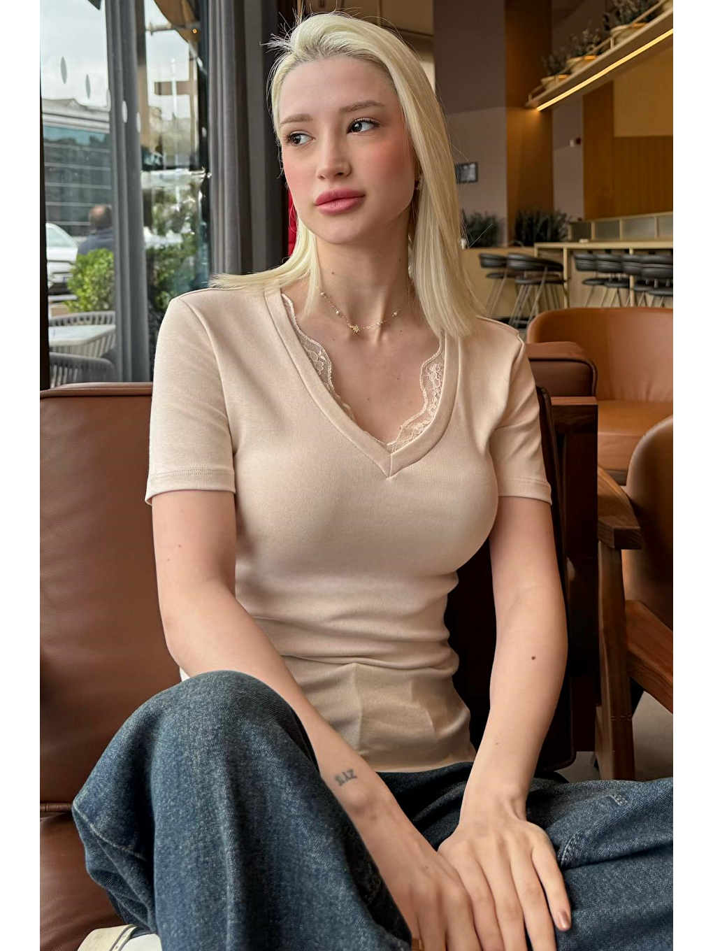 Bej V Yaka Dantelli Kadın Tişört Mg2712-3