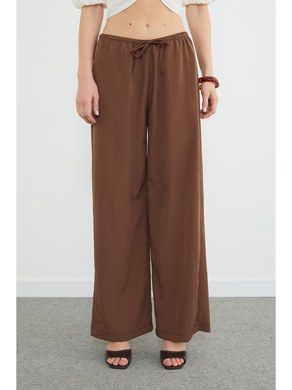Kahverengi Beli Lastikli Bağcıklı Palazzo Pantolon-1
