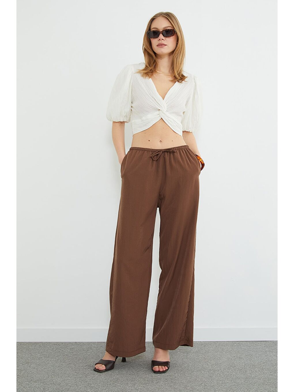 Kahverengi Beli Lastikli Bağcıklı Palazzo Pantolon-2