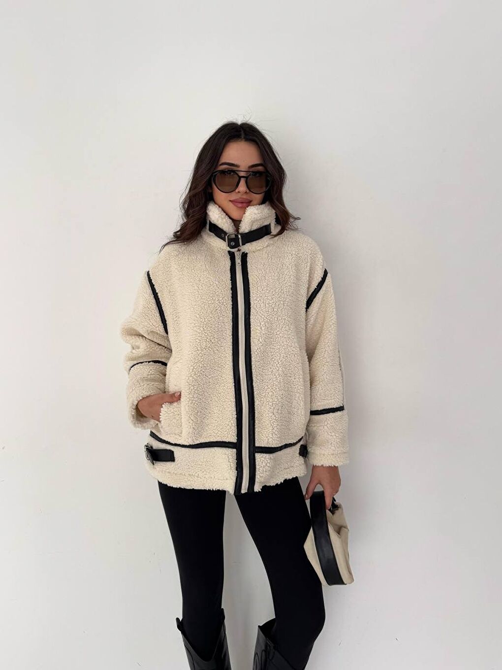 Ekru Deri Biyeli Fermuarlı Pelüş Mont-4