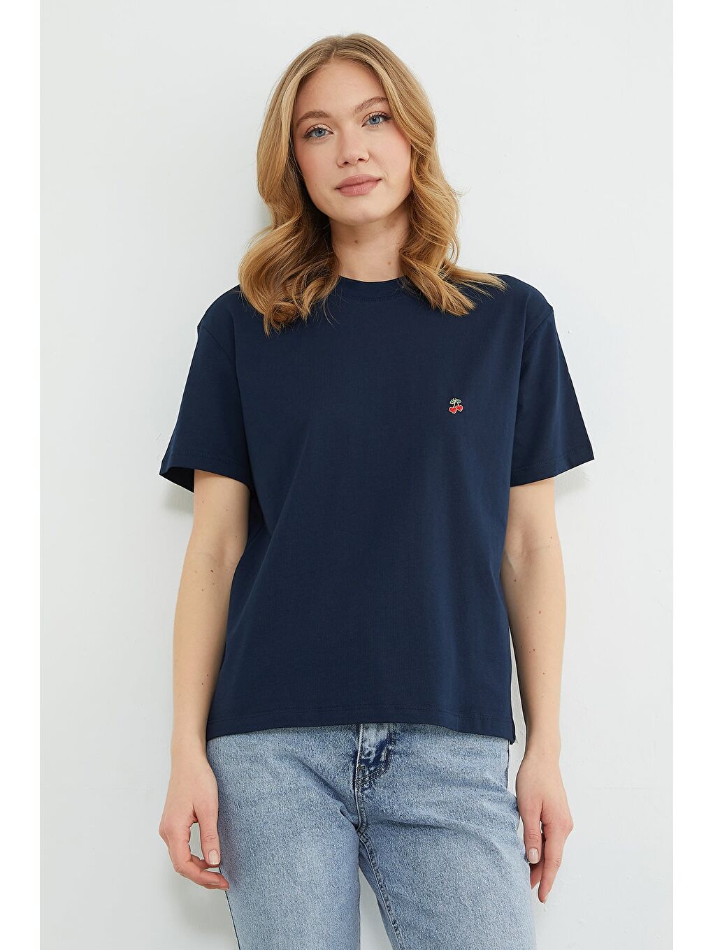 Lacivert Kiraz Aksesuarlı Bisiklet Yaka Tişört-1