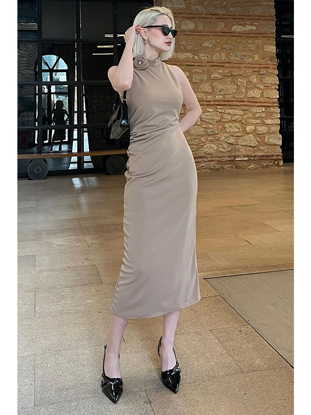 Bej Midi Çiçek Aksesuarlı Kadın Elbise Mg2045-1