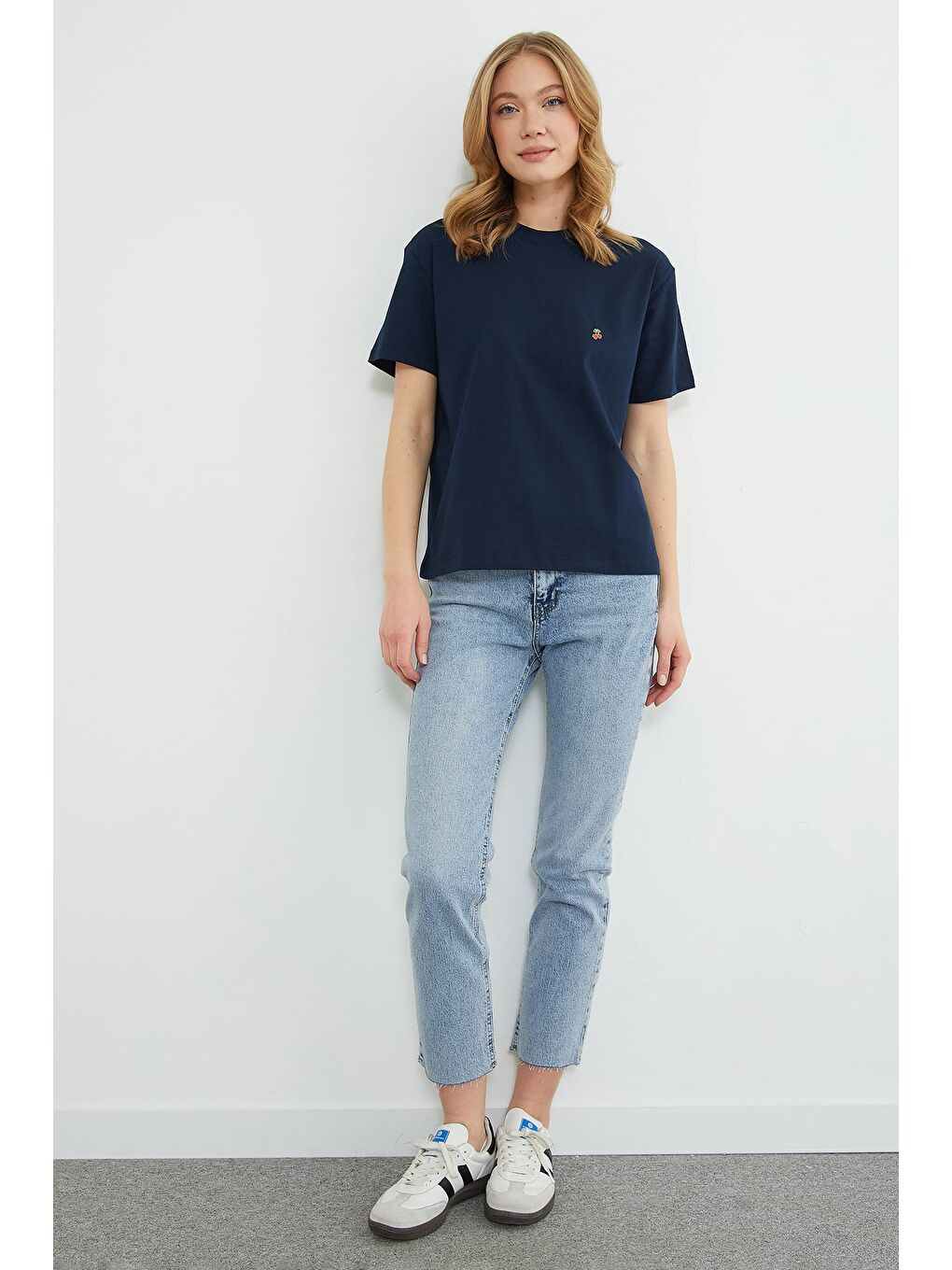 Lacivert Kiraz Aksesuarlı Bisiklet Yaka Tişört-2