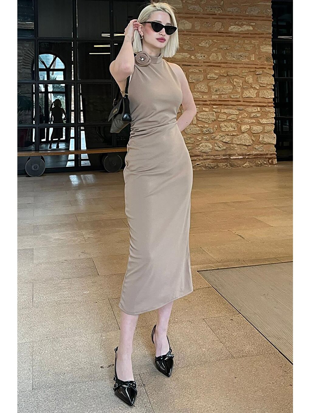 Bej Midi Çiçek Aksesuarlı Kadın Elbise Mg2045-2