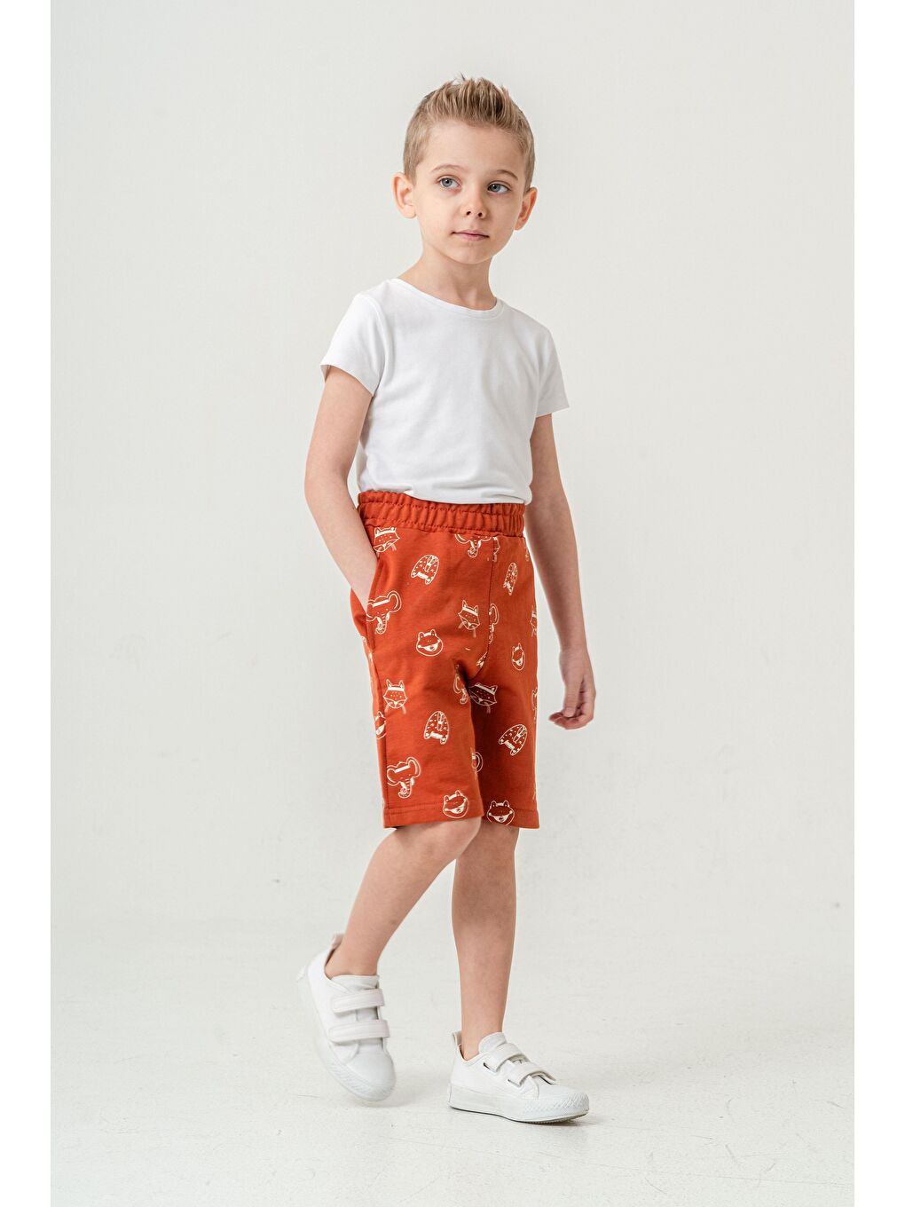 Kahverengi Tüm Alan Kedi Baskılı Erkek Çocuk Şort-1