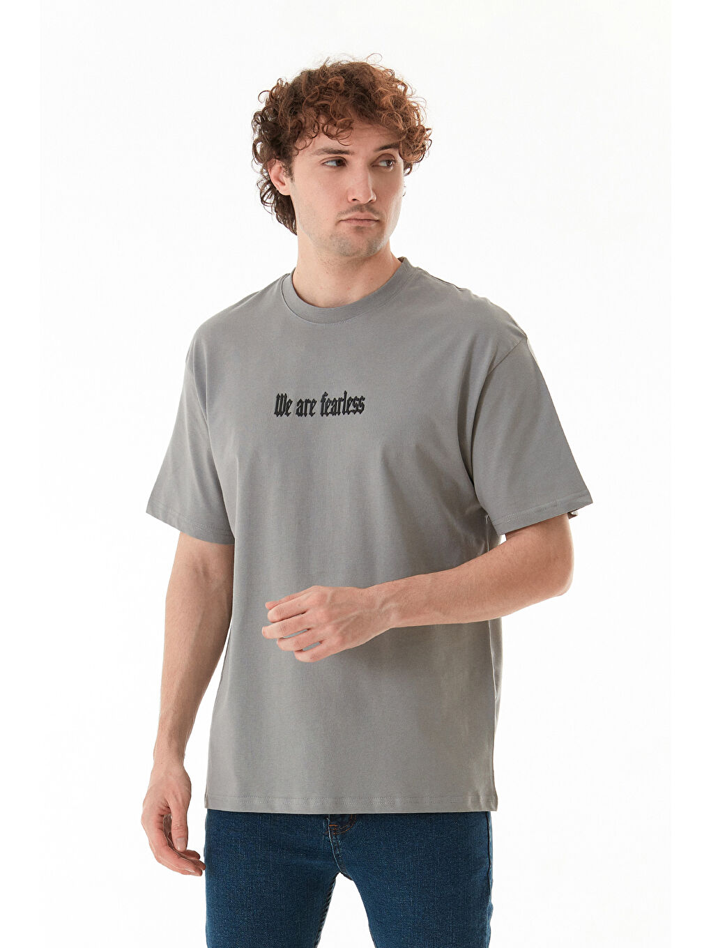 Gri We Are Fearless Yazı Baskılı Bisiklet Yaka Tişört