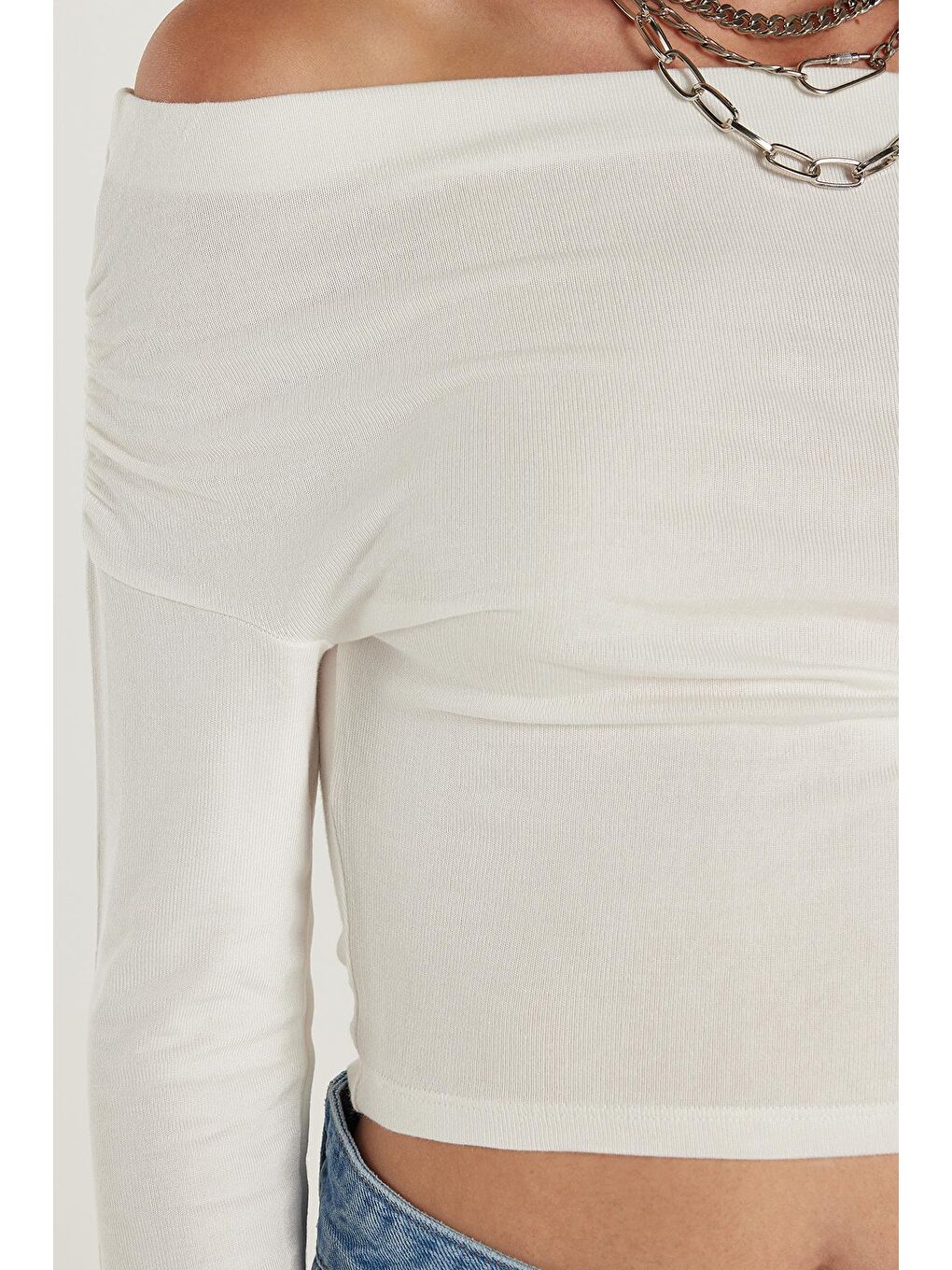 Kadın Slim Fit Dar Kesim Kayık Yaka Viskon Ekru Bluz-2