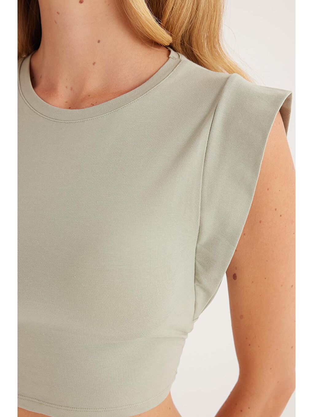 Kadın Slim Fit Dar Kesim Sıfır Kollu Bisiklet Yaka Yeşil Bluz-2