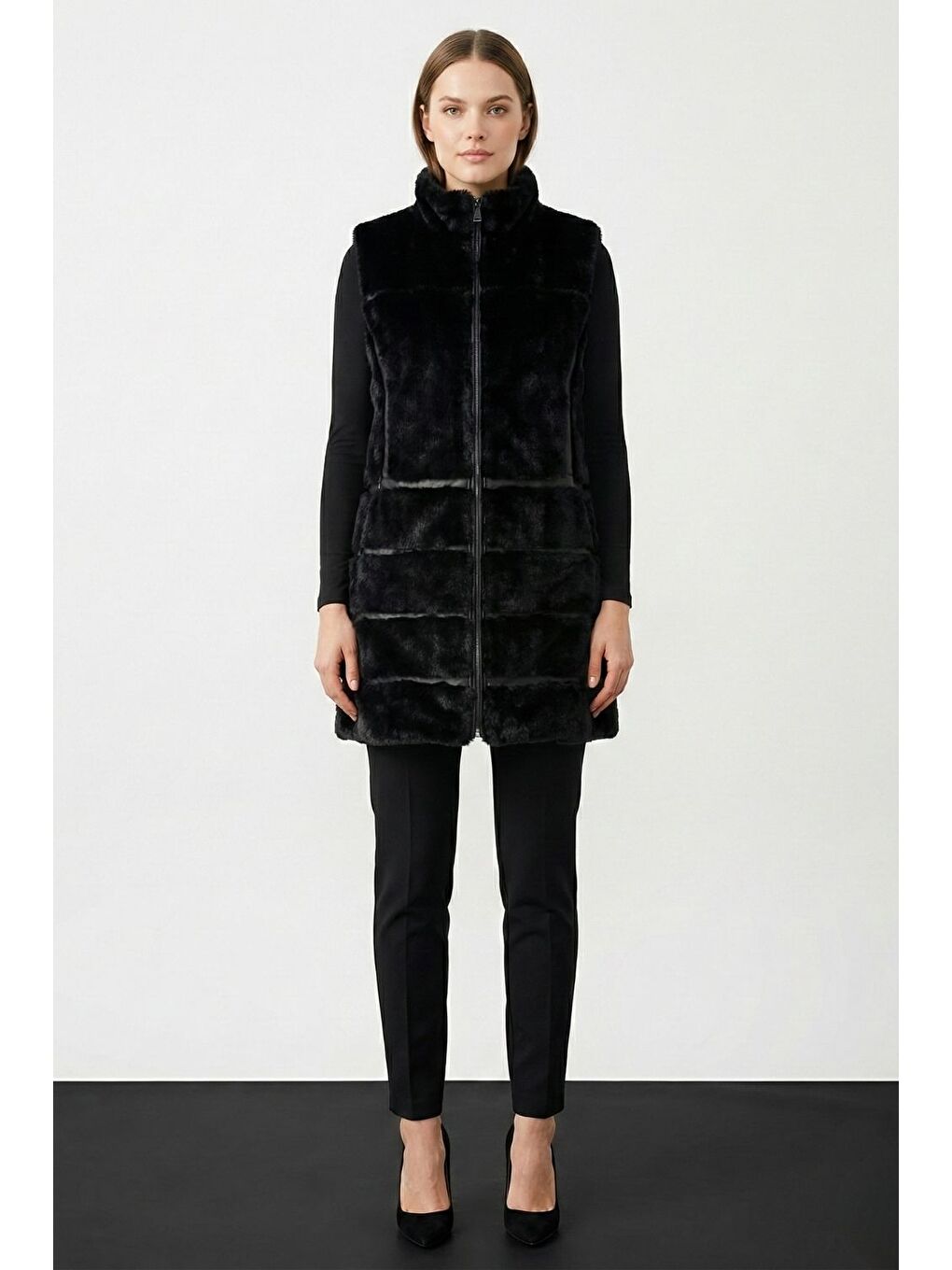 Siyah Deri Detaylı Yüksek Yaka Uzun Kürk Yelek-1