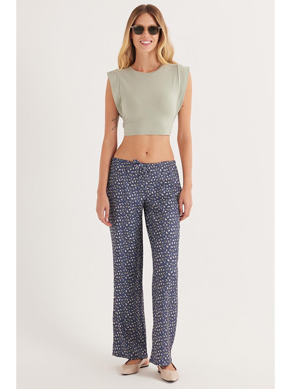 Kadın Slim Fit Dar Kesim Sıfır Kollu Bisiklet Yaka Yeşil Bluz-4