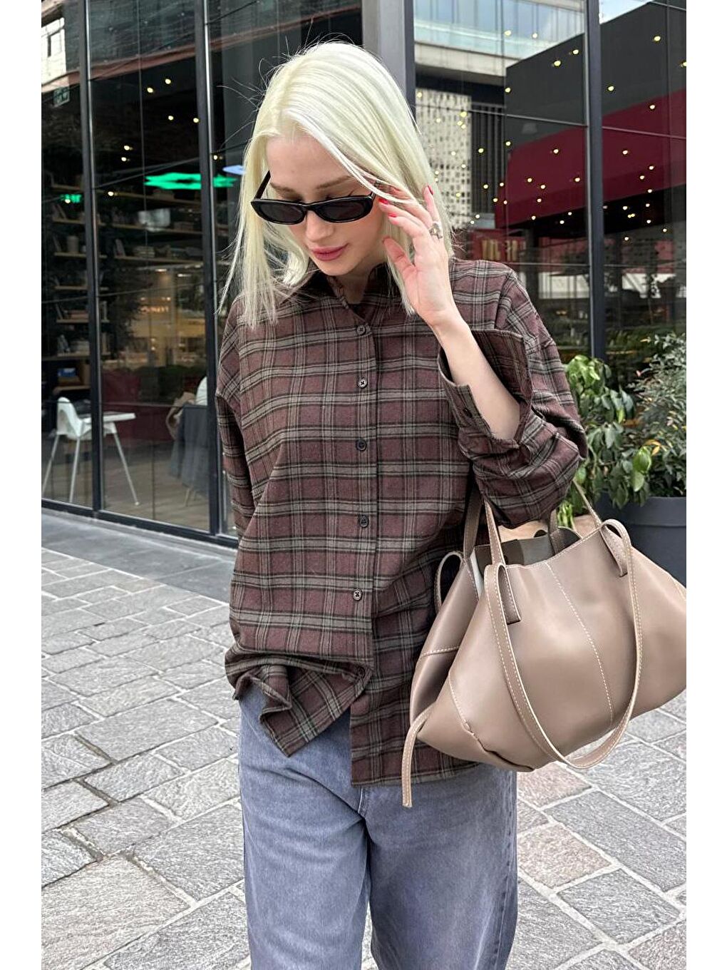 Kahverengi Oversize Ekose Desenli Kadın Gömlek Mg2589