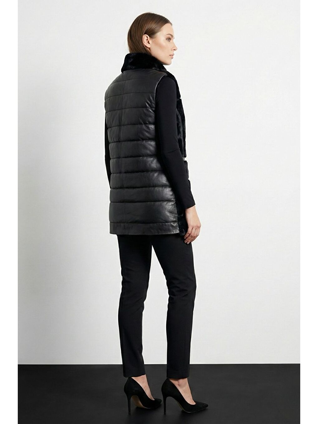 Siyah Deri Detaylı Yüksek Yaka Uzun Kürk Yelek-2