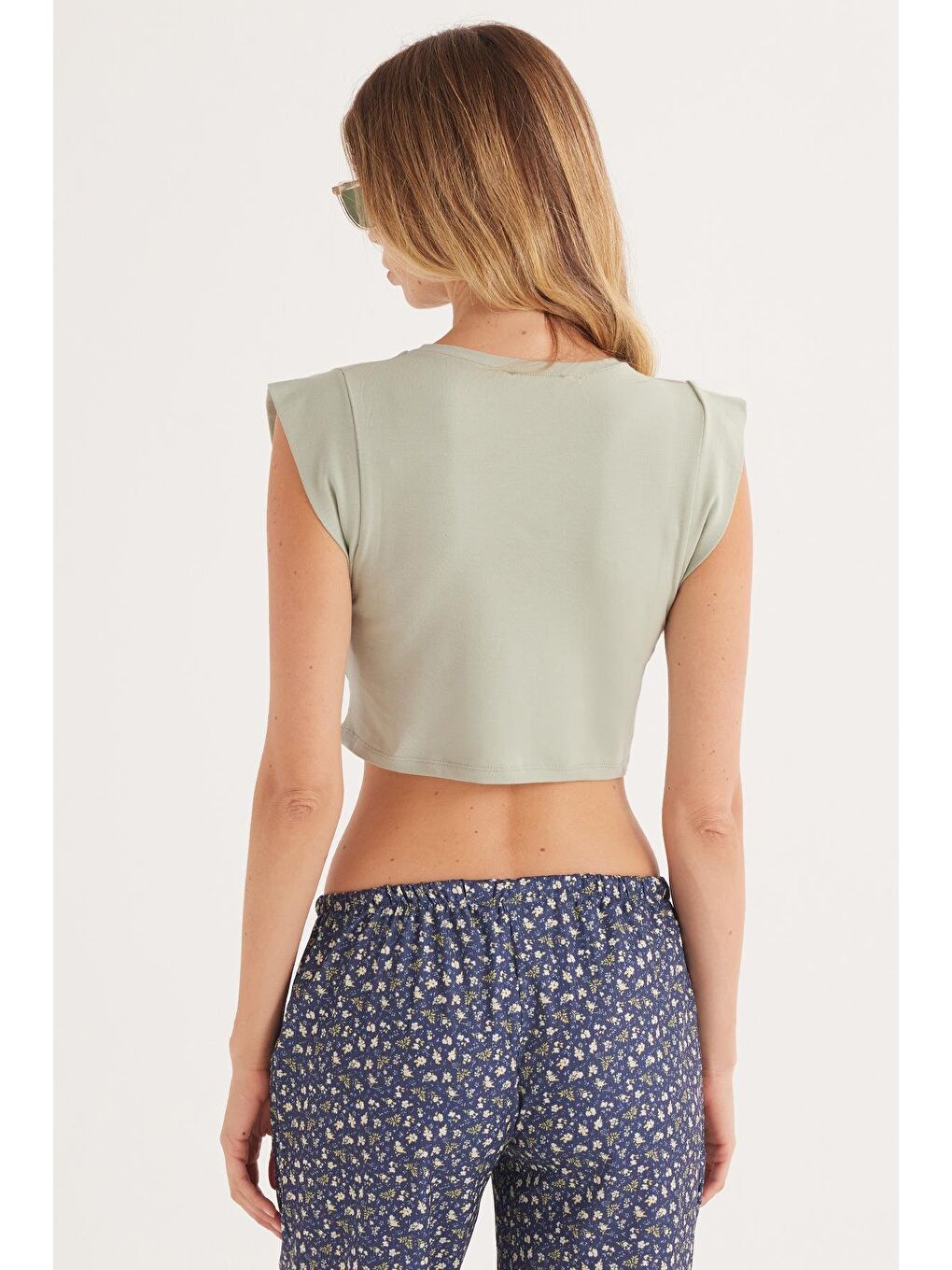 Kadın Slim Fit Dar Kesim Sıfır Kollu Bisiklet Yaka Yeşil Bluz-6