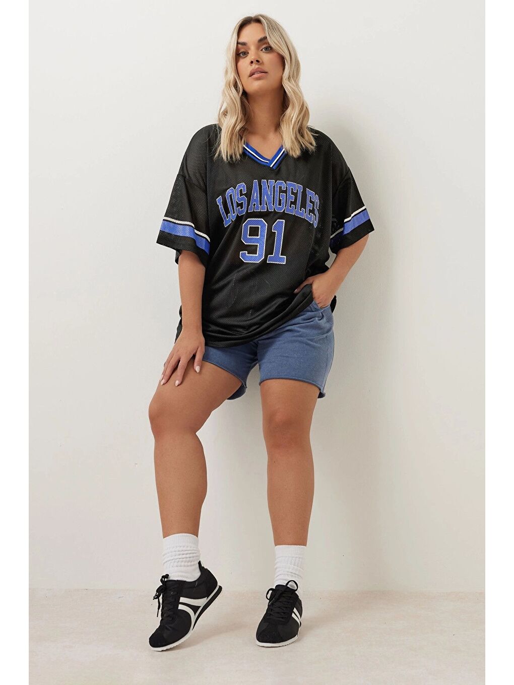 Siyah Büyük Beden V Yaka Kısa Kollu Baskılı File T-shirt 304004-1