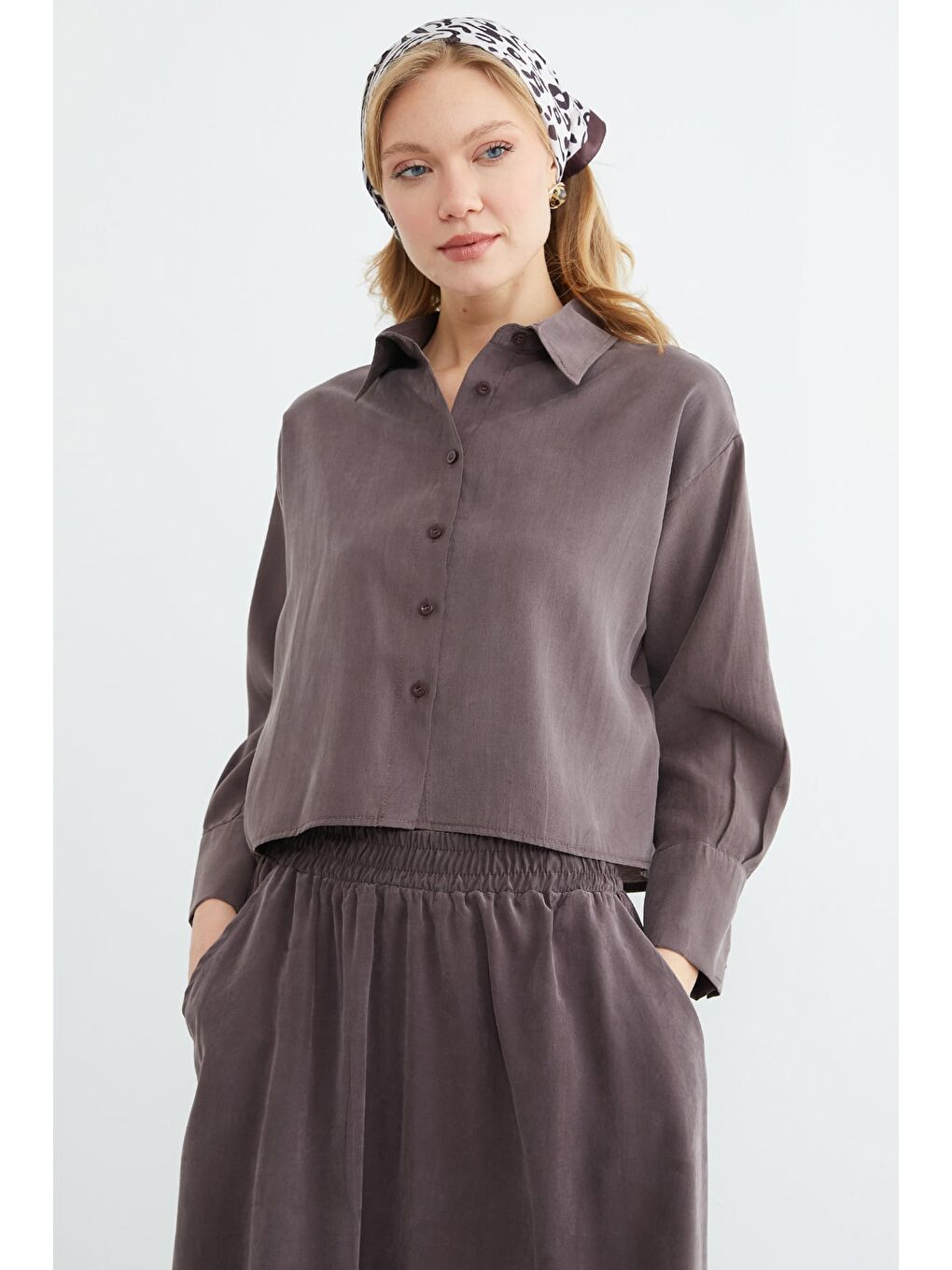 Kahverengi Basic Düğmeli Salaş Crop Gömlek