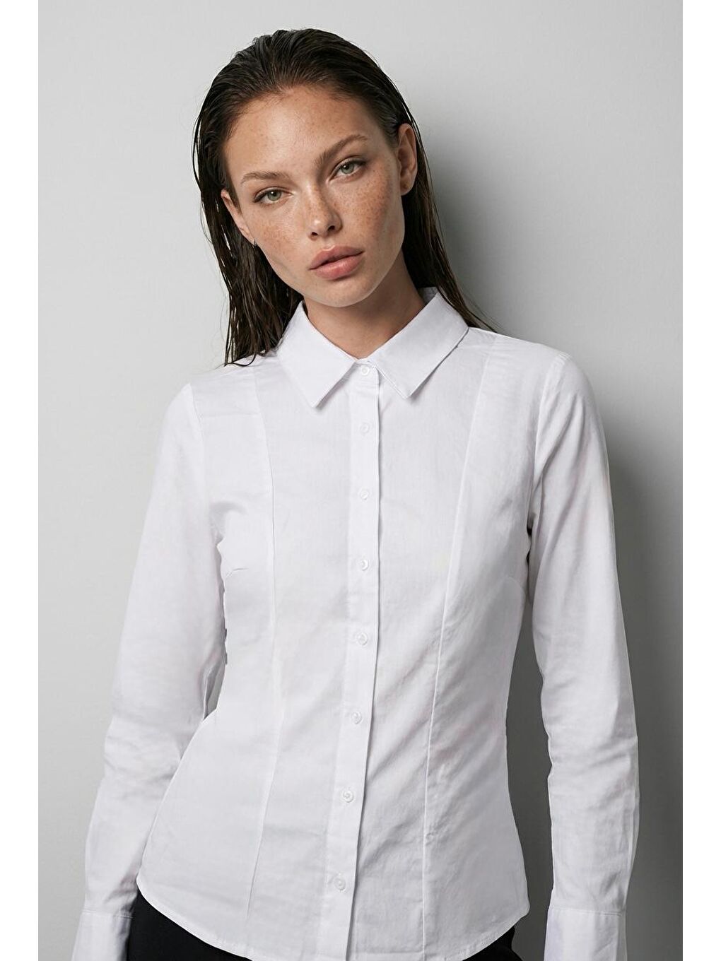 Beyaz Vücuda Oturan Slim Fit Kadın Gömlek Mg2659-2
