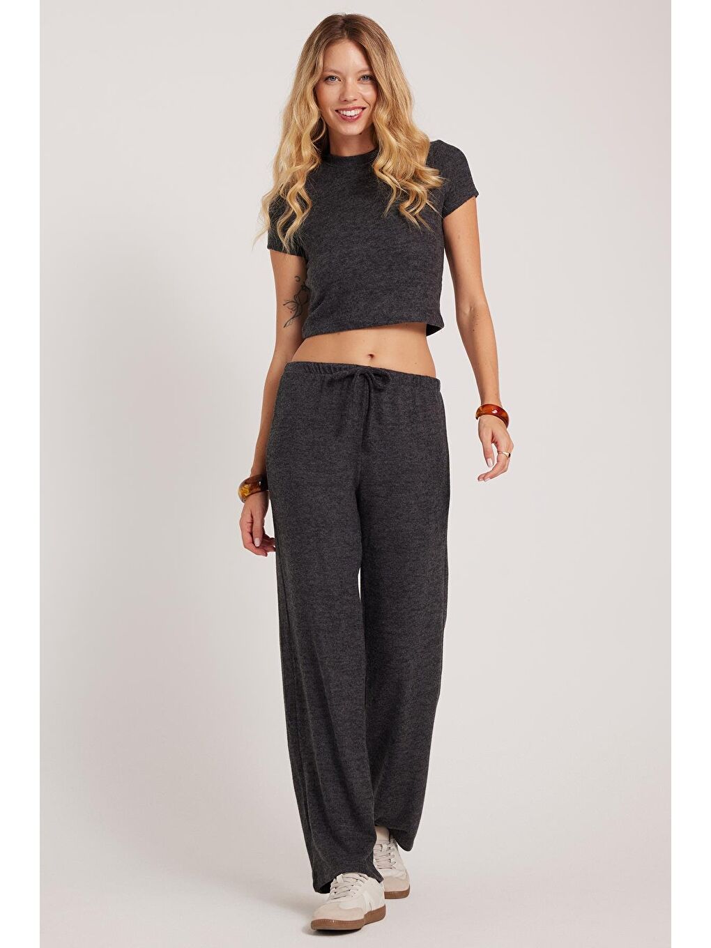 Kadın Slim Fit Dar Kesim Yarım Balıkçı Yaka Kısa Kollu Antrasit Bluz-1