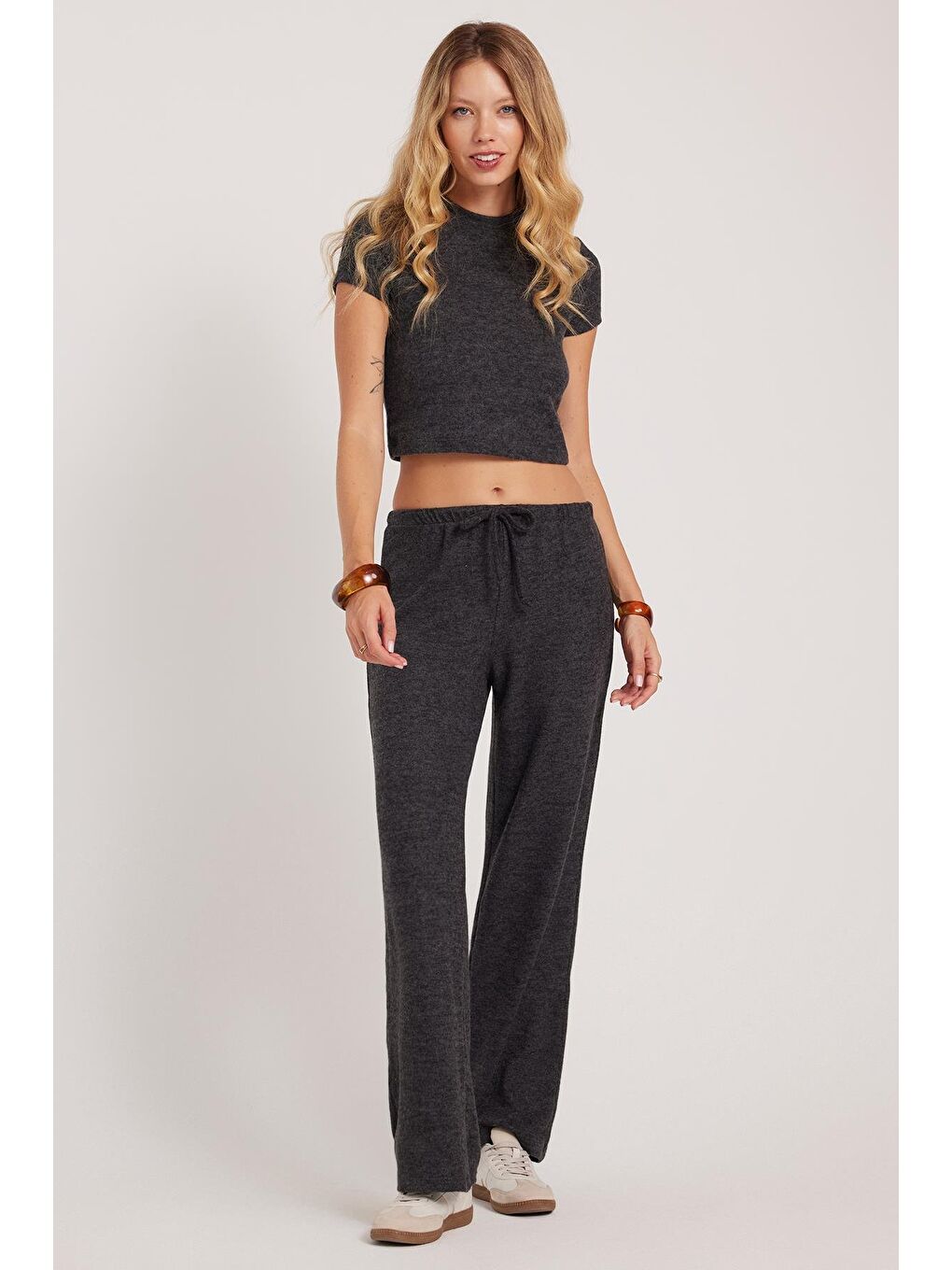 Kadın Slim Fit Dar Kesim Yarım Balıkçı Yaka Kısa Kollu Antrasit Bluz-4