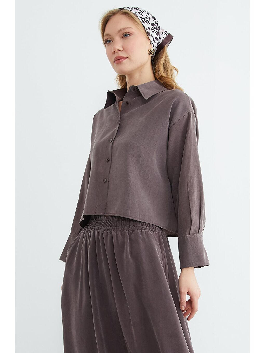 Kahverengi Basic Düğmeli Salaş Crop Gömlek-3