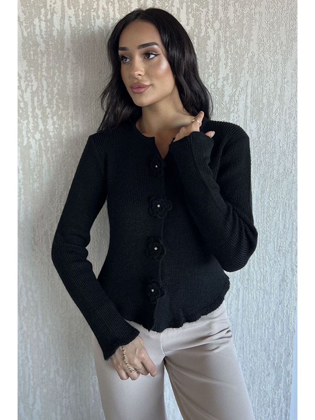 Siyah Çiçek Düğme Detaylı Triko Hırka (s,m,l Uyumludur)-1