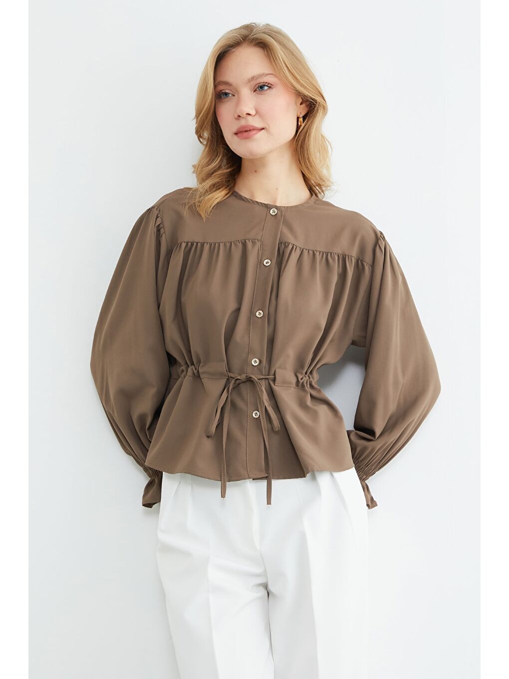 Bej Önü Bağlamalı Kolu Gipeli Salaş Gömlek