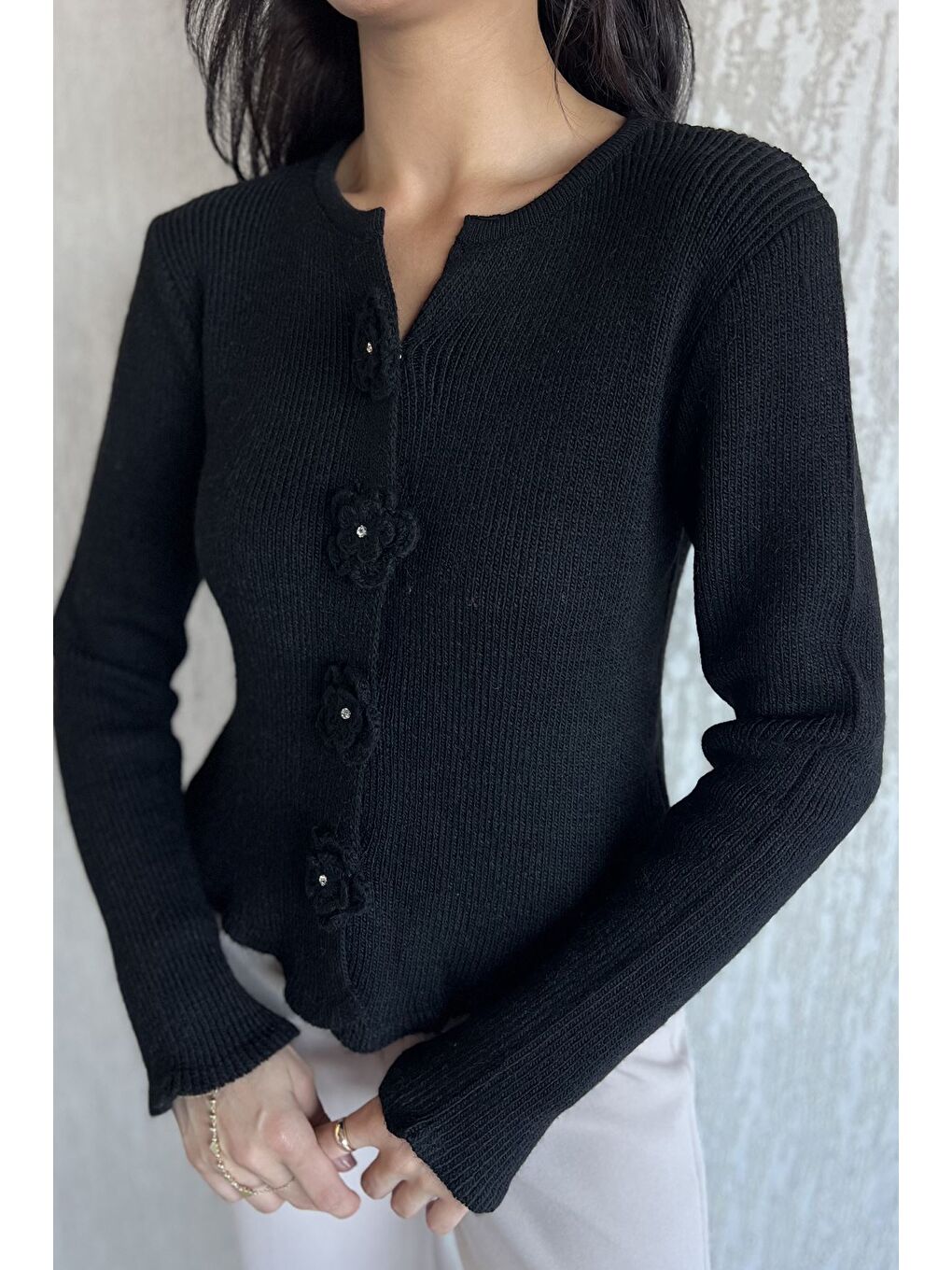 Siyah Çiçek Düğme Detaylı Triko Hırka (s,m,l Uyumludur)-2