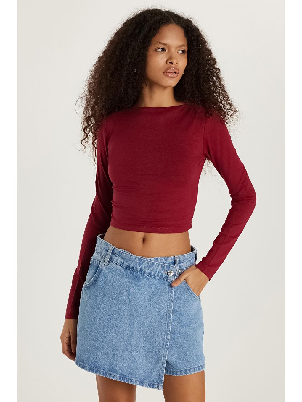 Kadın Slim Fit Dar Kesim Bisiklet Yaka Sırt Detaylı Bordo Bluz-1