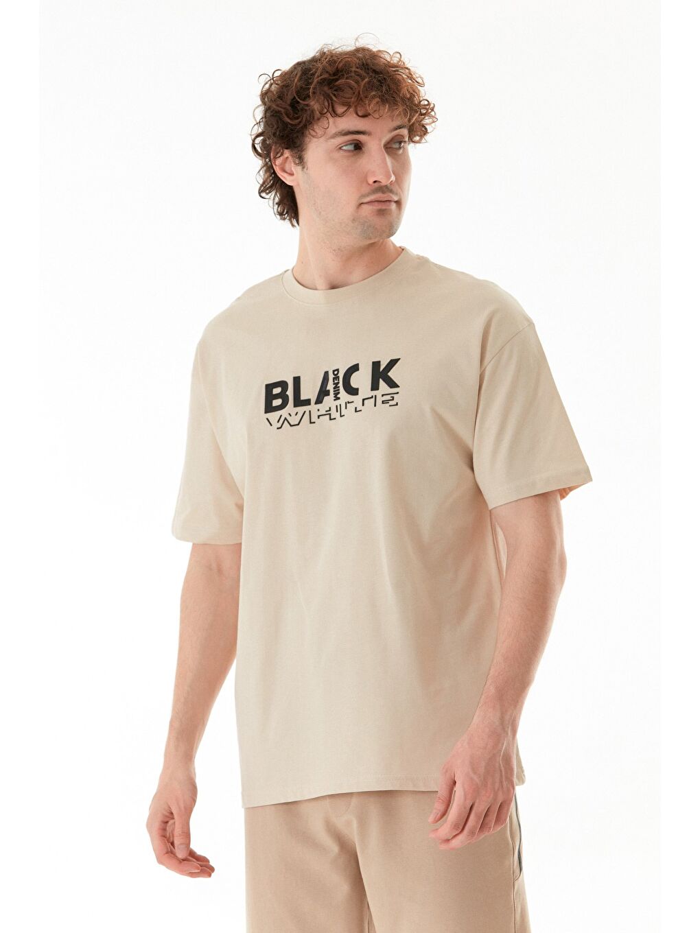 Bej Black Kabartma Baskılı %100 Pamuk Tişört