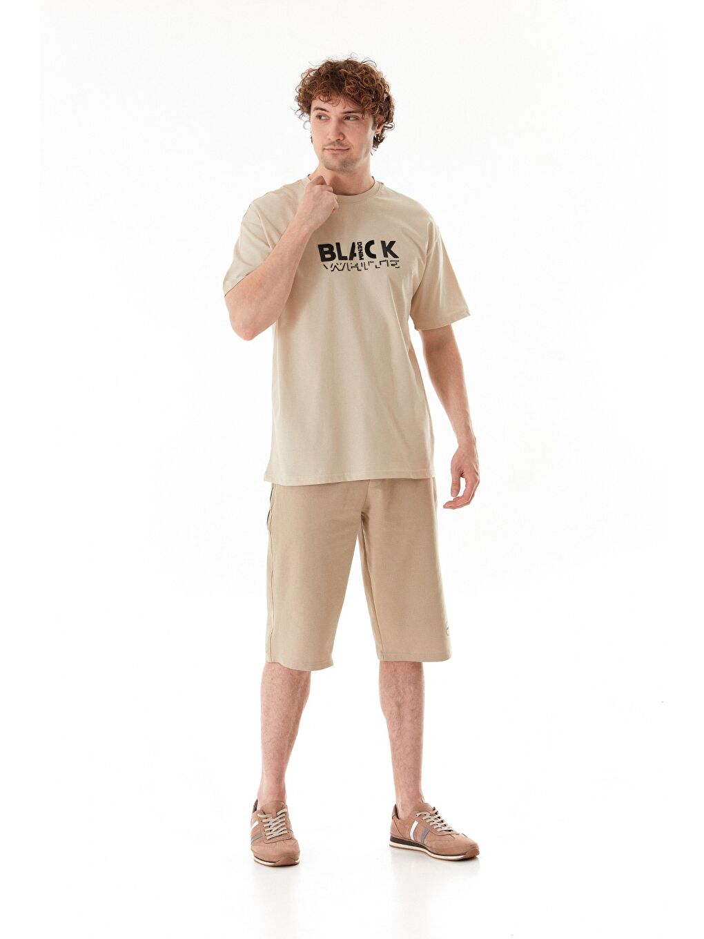 Bej Black Kabartma Baskılı %100 Pamuk Tişört-1