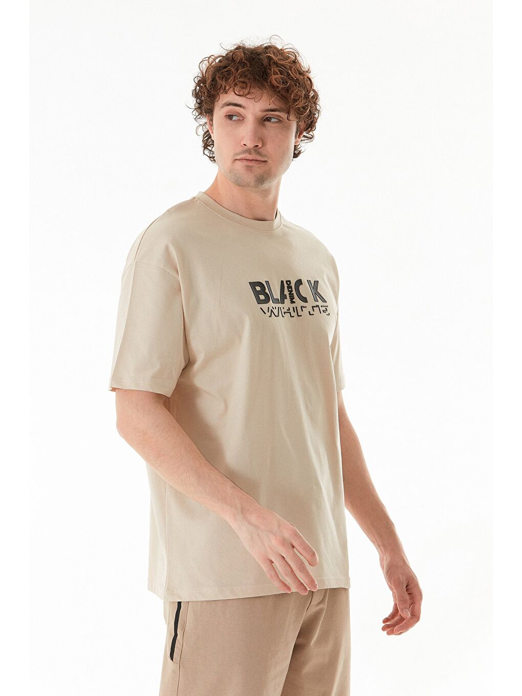 Bej Black Kabartma Baskılı %100 Pamuk Tişört-2