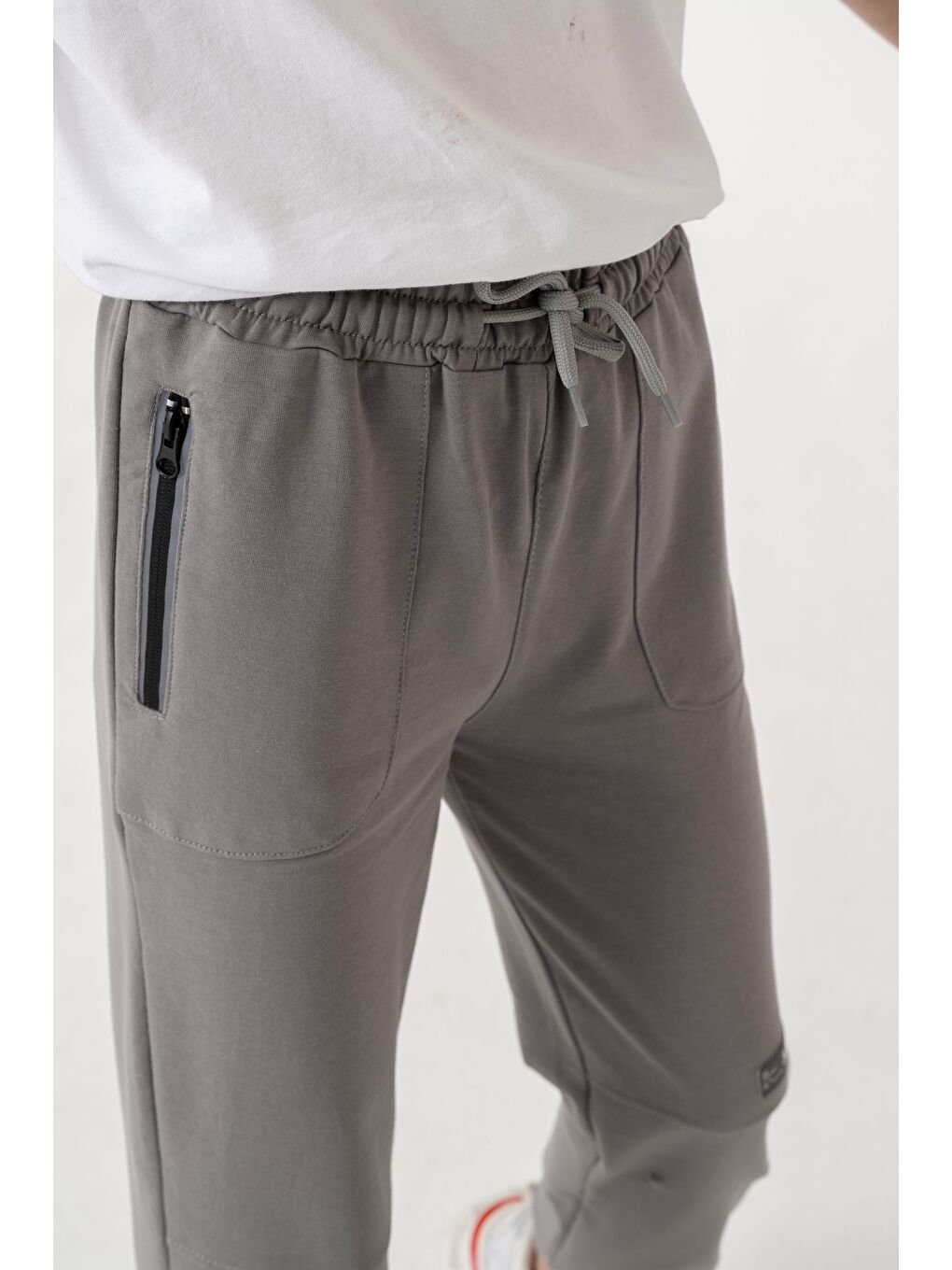 Gri Paça Ribanalı Cep Fermuarlı Erkek Çocuk Eşofman Alt-4