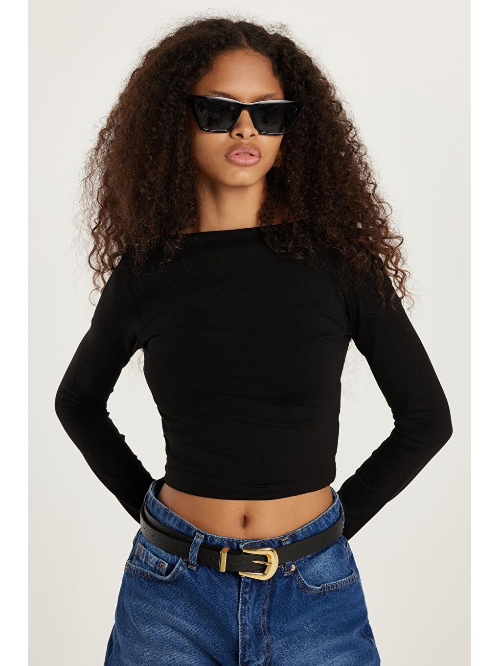 Kadın Slim Fit Dar Kesim Bisiklet Yaka Sırt Detaylı Siyah Bluz-1