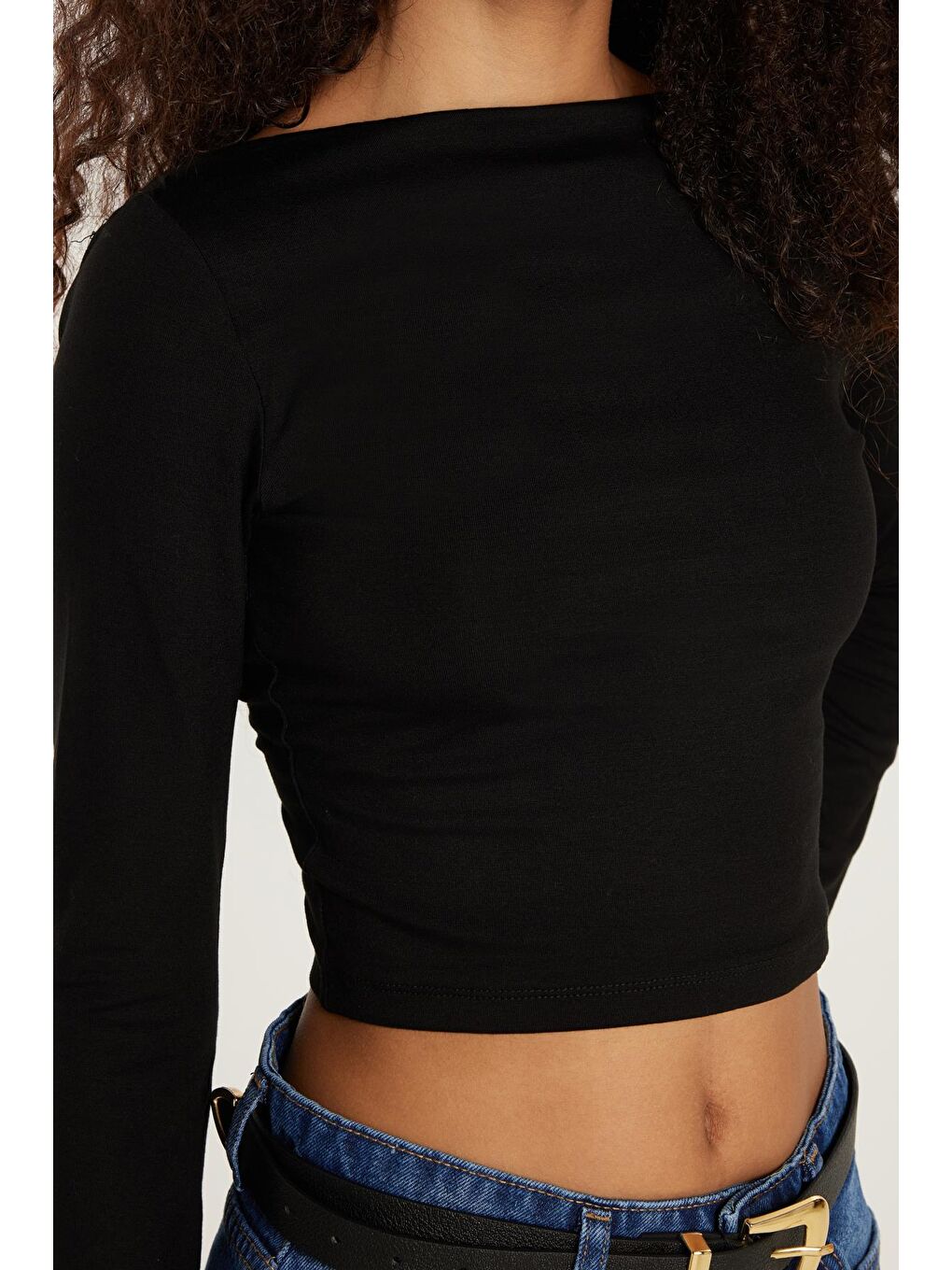 Kadın Slim Fit Dar Kesim Bisiklet Yaka Sırt Detaylı Siyah Bluz-2