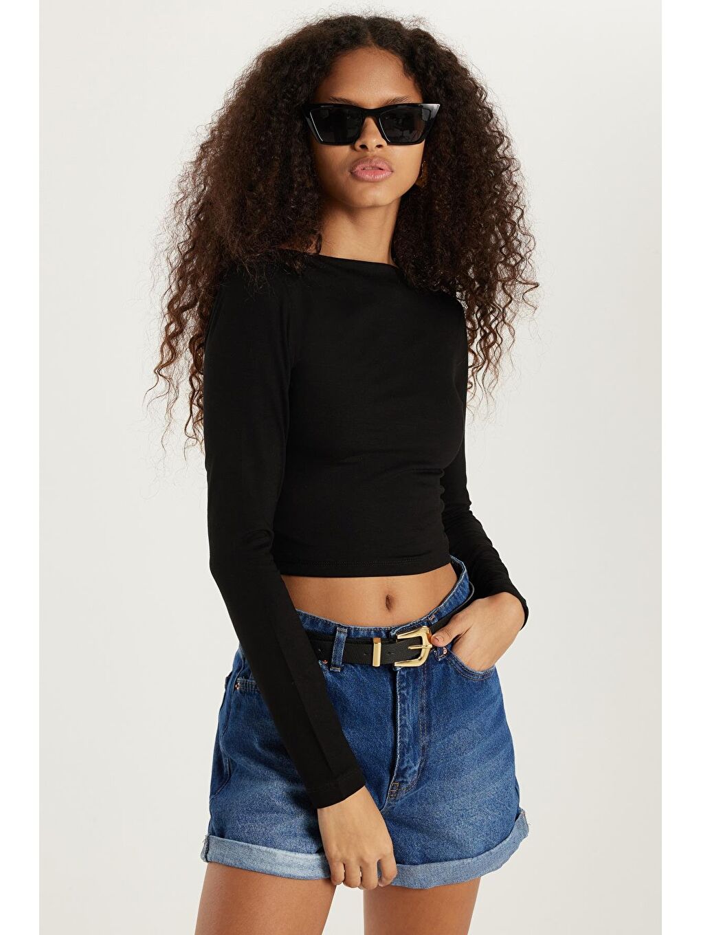 Kadın Slim Fit Dar Kesim Bisiklet Yaka Sırt Detaylı Siyah Bluz-3