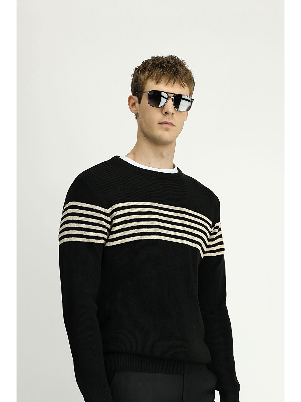 Siyah Bisiklet Yaka Regular Fit Çizgili Triko Kazak-3