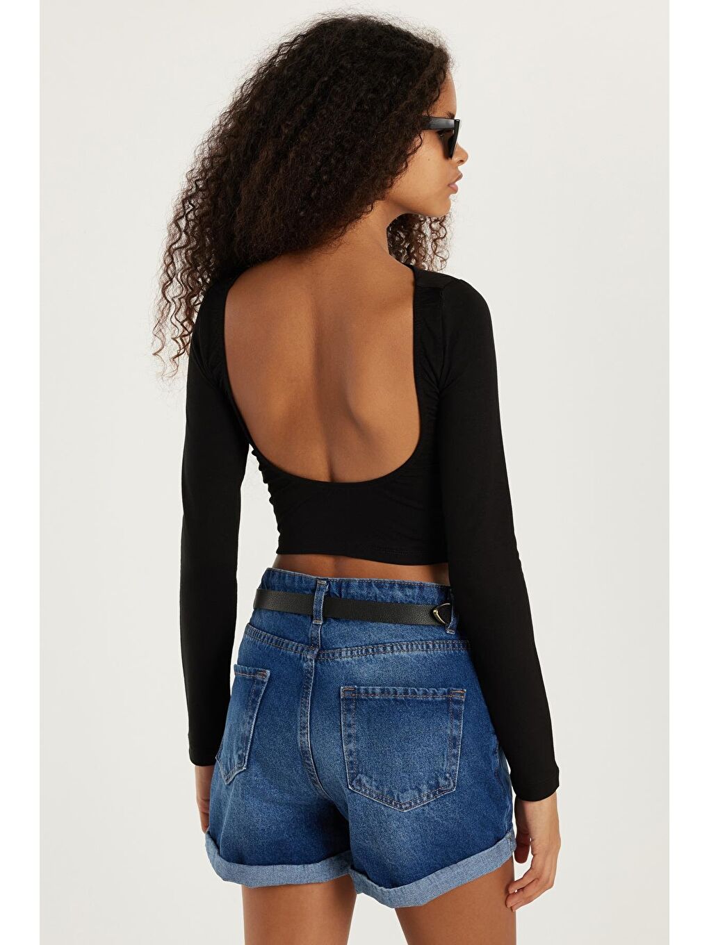 Kadın Slim Fit Dar Kesim Bisiklet Yaka Sırt Detaylı Siyah Bluz-4