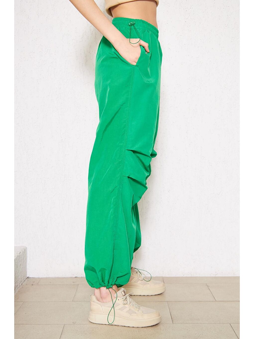 Kadın Bol Beli Lastikli Jogger Yeşil Eşofman Altı-2