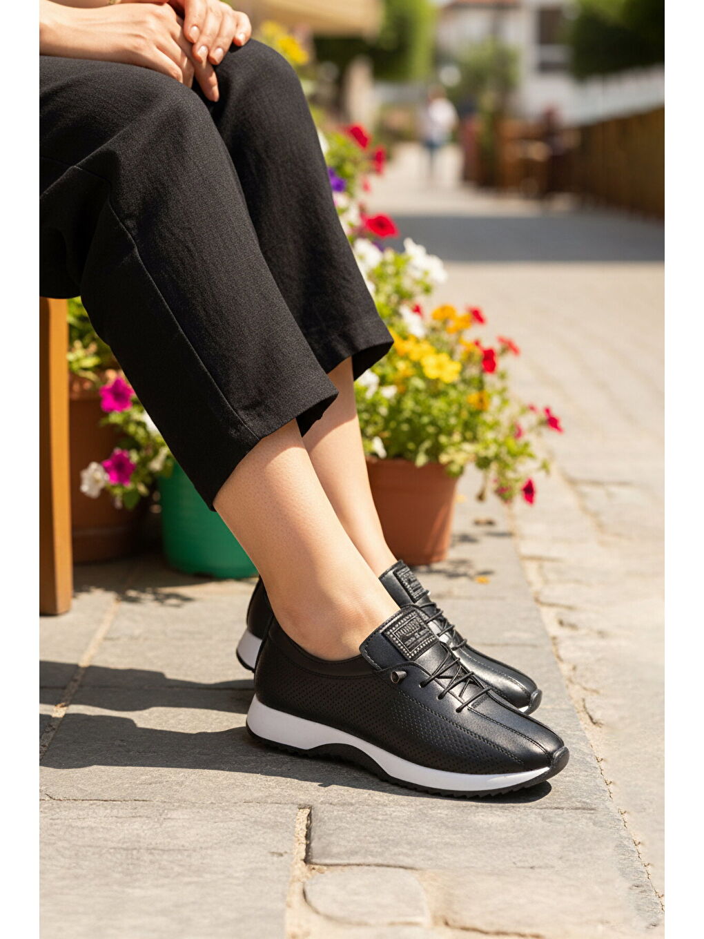 Siyah Lastik Bağcıklı Hafif Kadın Casual Ayakkabı 063 Z-2