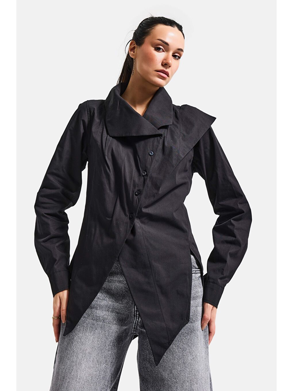 Kadın Siyah Renk Regular Fit Özel Yaka Detaylı Tasarım Gömlek-3