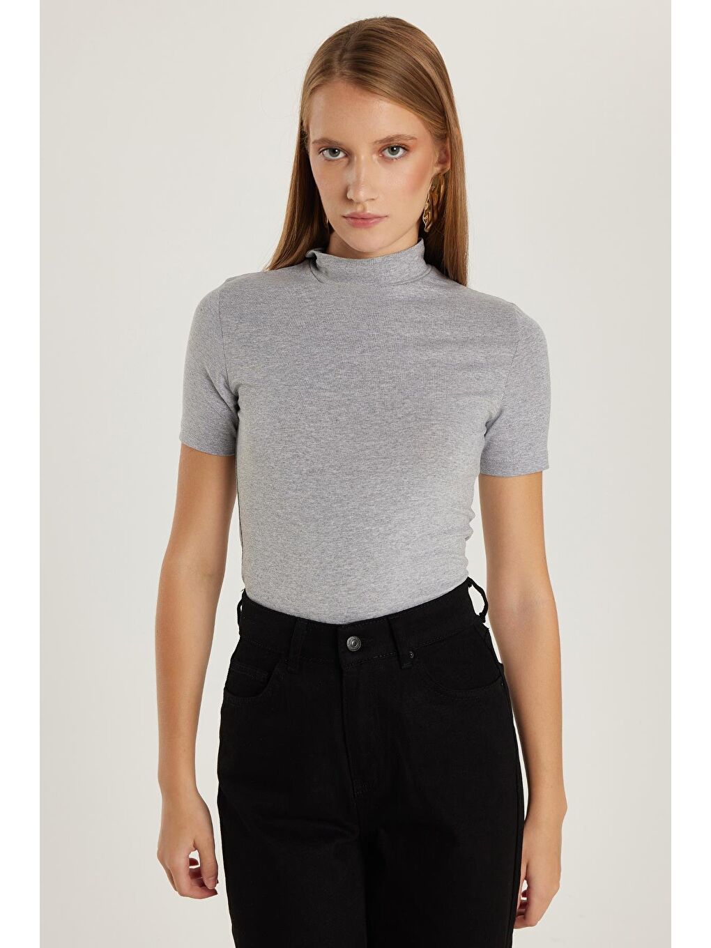 Karışık Kadın Standart Fit Kısa Kollu Yarım Balıkçı Yaka Gri Bluz