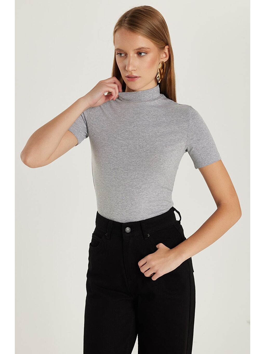 Karışık Kadın Standart Fit Kısa Kollu Yarım Balıkçı Yaka Gri Bluz-3
