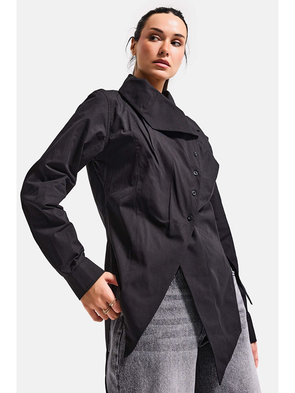 Kadın Siyah Renk Regular Fit Özel Yaka Detaylı Tasarım Gömlek-5