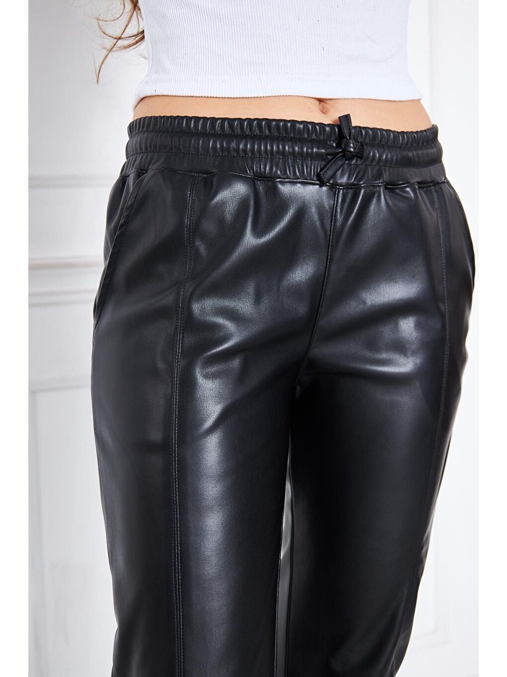 Siyah Kadın Deri Bel Lastikli Jogger Pantolon-1
