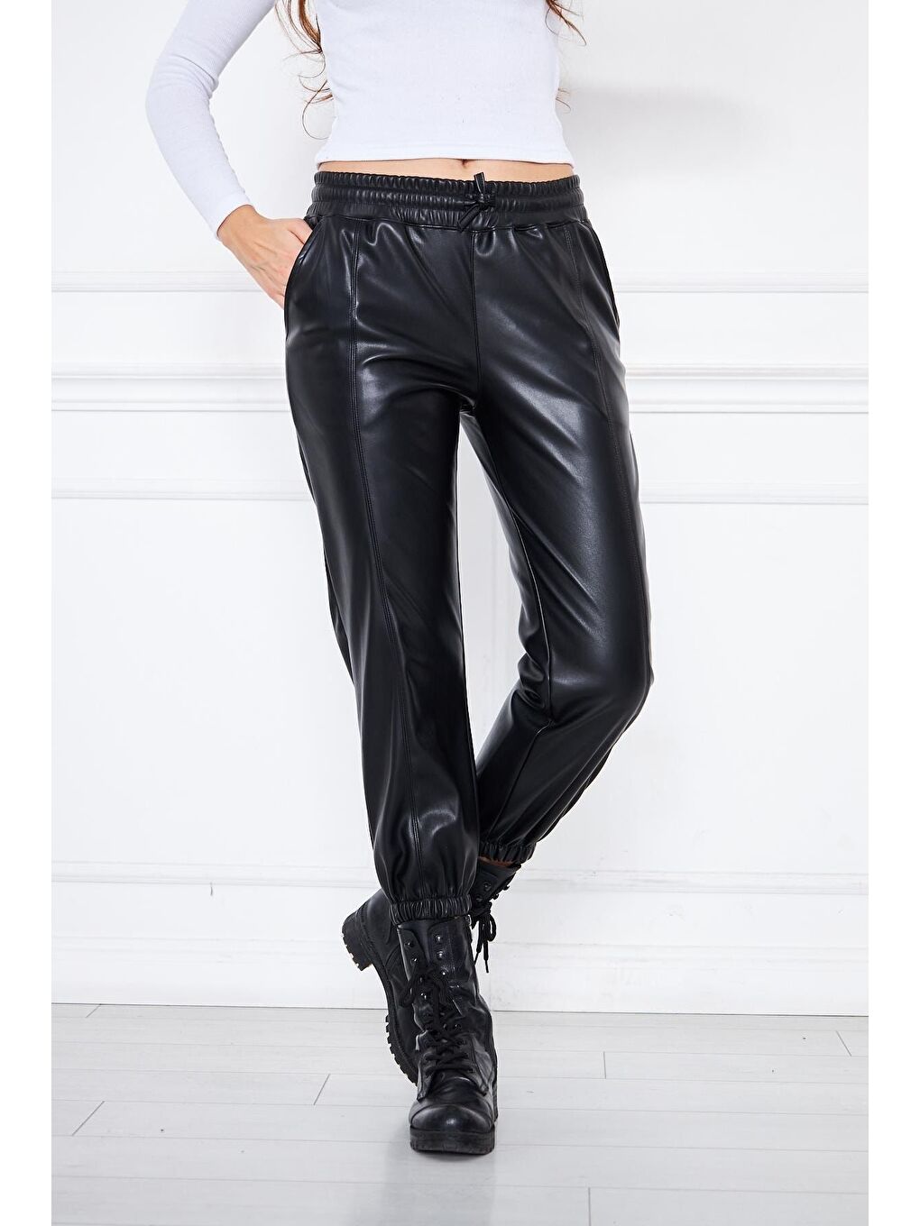 Siyah Kadın Deri Bel Lastikli Jogger Pantolon-3
