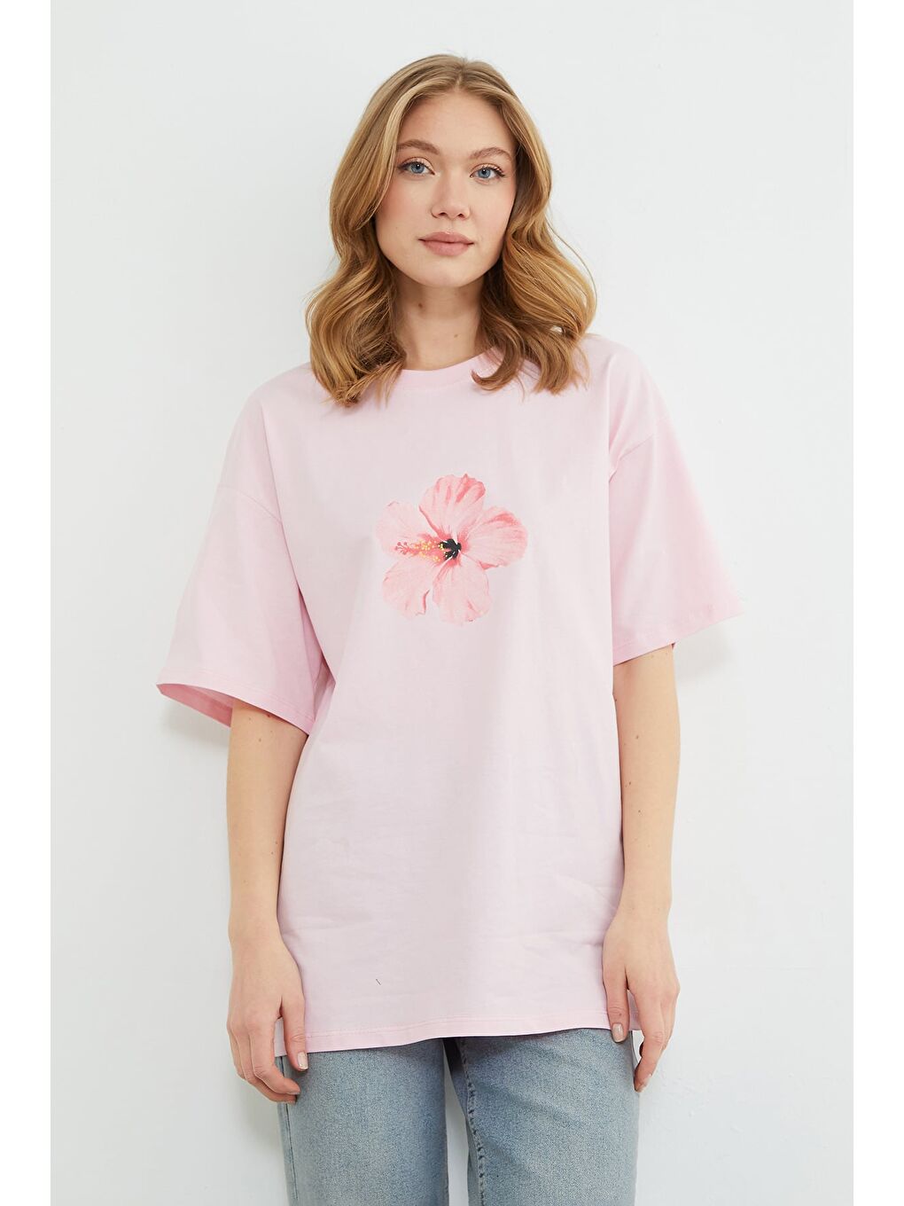 Pembe Hibiscus Çiçeği Baskılı Oversize Tişört