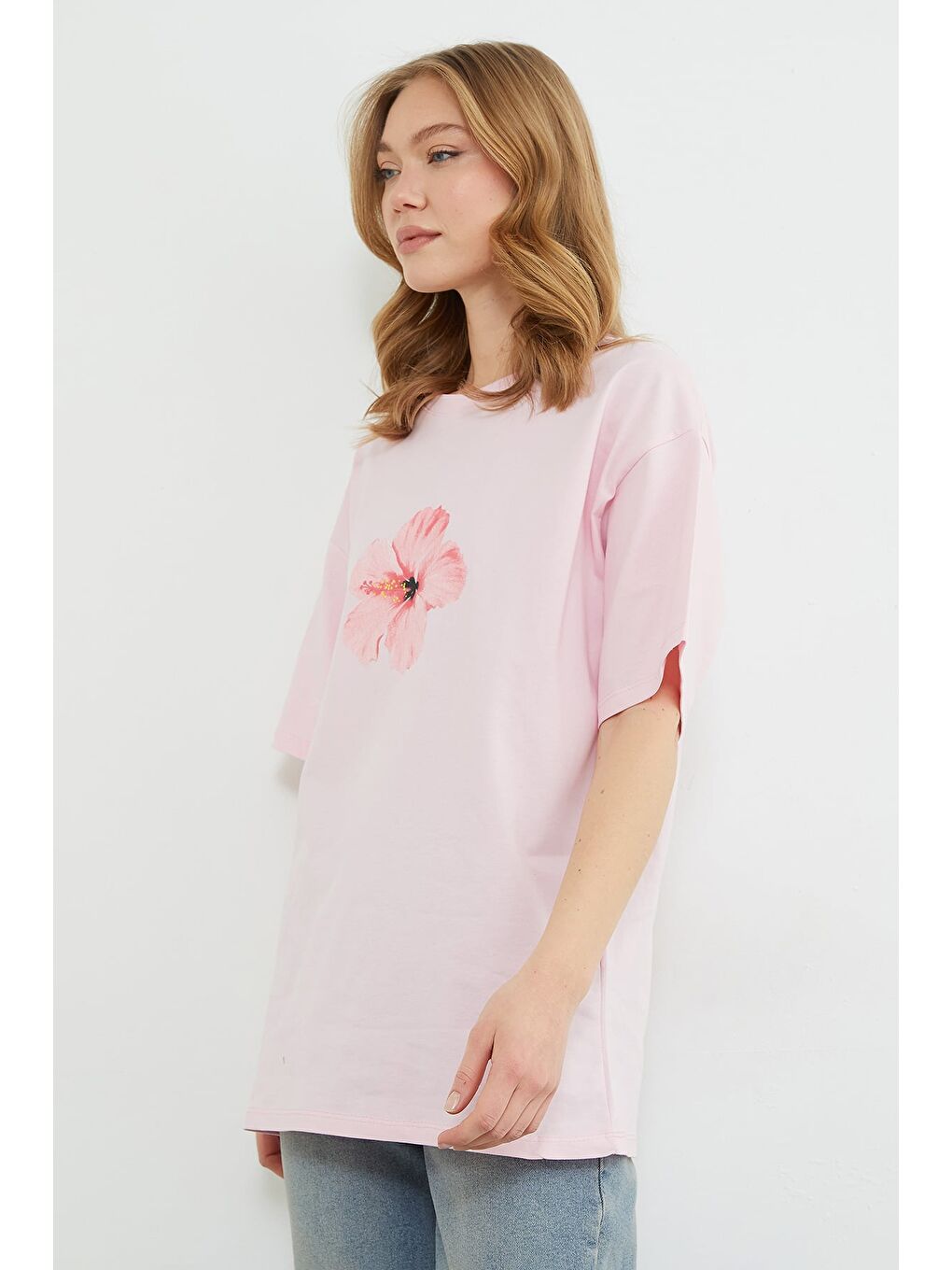 Pembe Hibiscus Çiçeği Baskılı Oversize Tişört-2